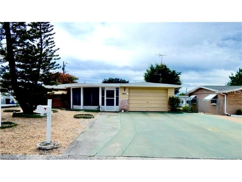 4928 GUARDIAN AVENUE HOLIDAY, FL 34690