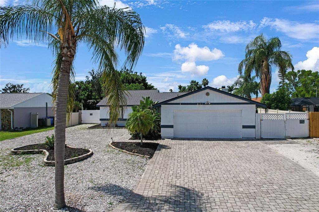 6713 35TH AVENUE W BRADENTON, FL 34209