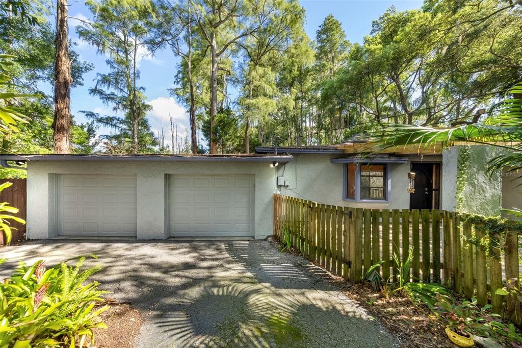 5803 MYRTLE LANE TAMPA, FL 33625