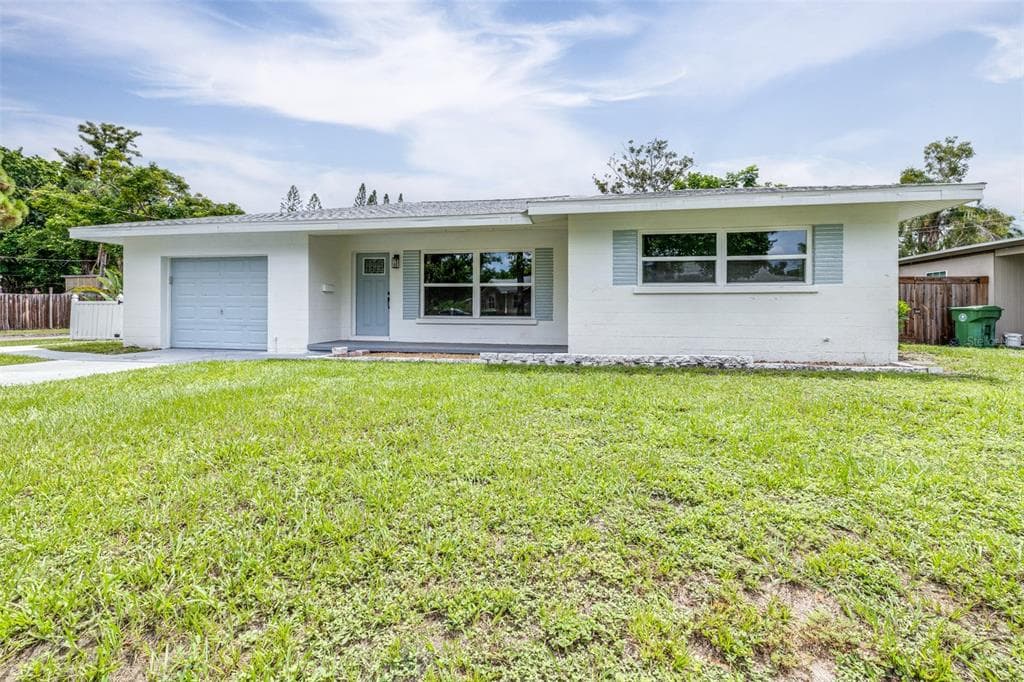 2201 20TH STREET COURT W BRADENTON, FL 34205