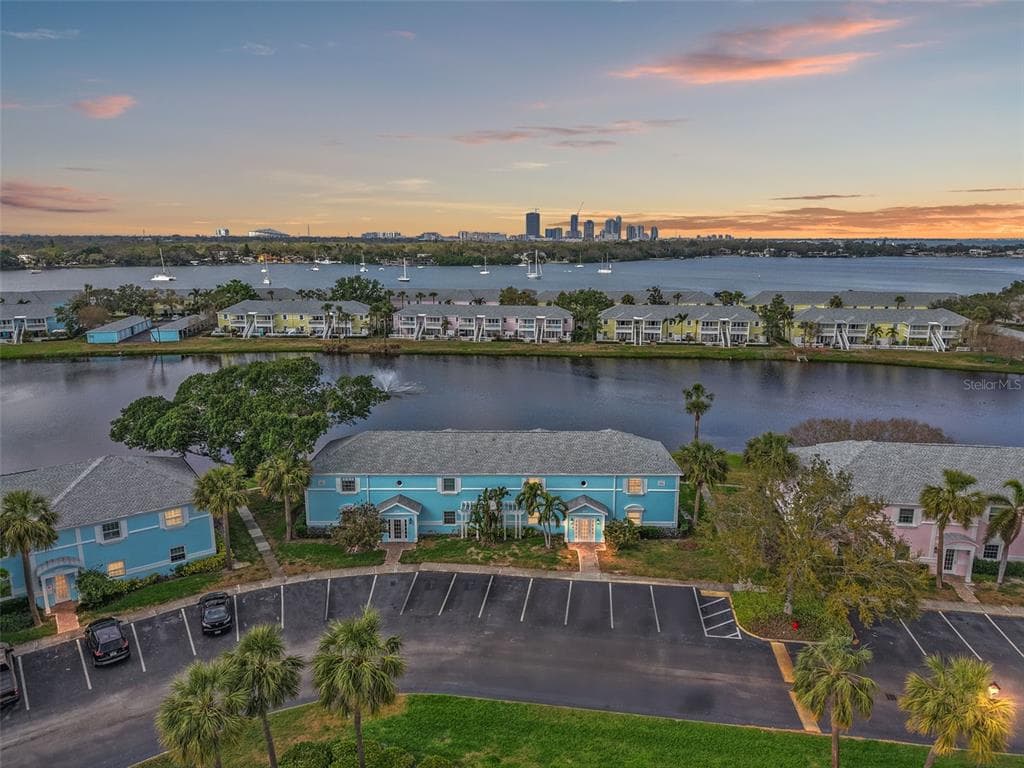 209 SEAHORSE DRIVE SE UNIT D ST PETERSBURG, FL 33705