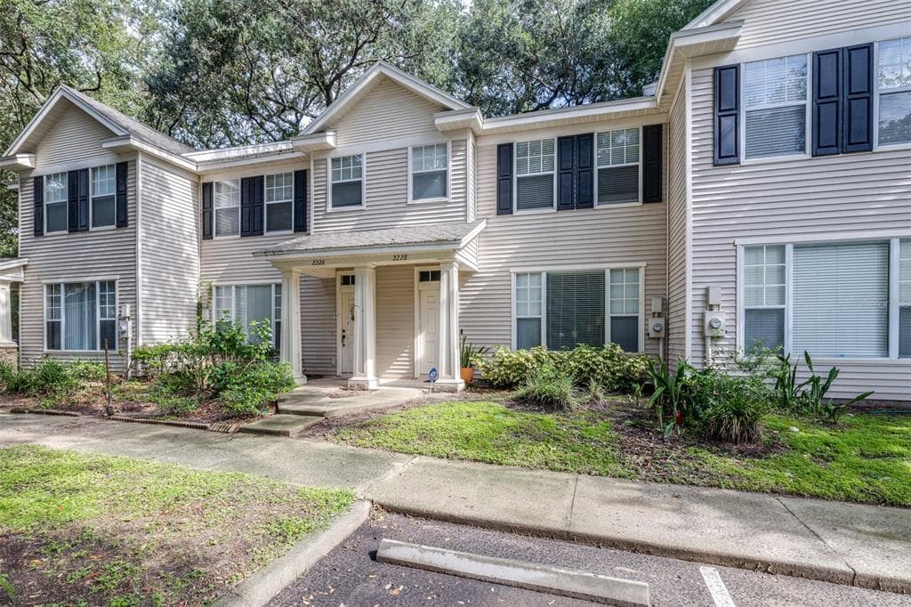 2228 GOLDEN OAK LANE VALRICO, FL 33594