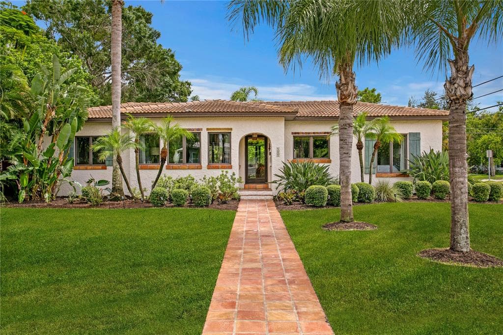 500 36TH AVENUE NE ST PETERSBURG, FL 33704