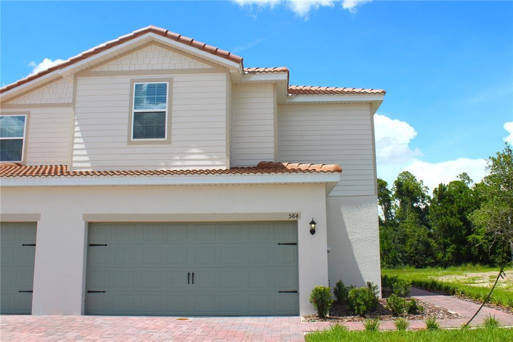 584 BAY LEAF DRIVE POINCIANA, FL 34759