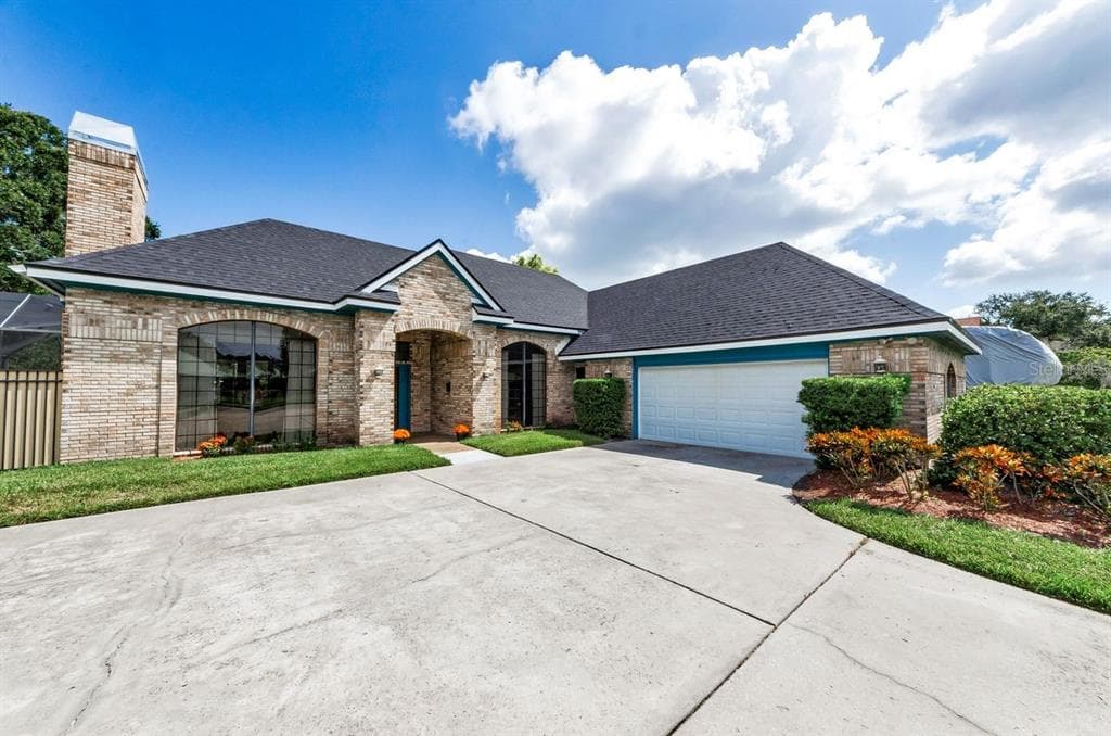 10480 LONGWOOD DRIVE SEMINOLE, FL 33777