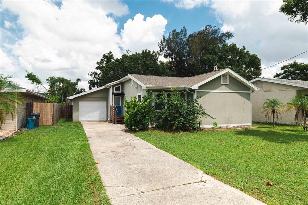 208 LEE STREET OLDSMAR, FL 34677