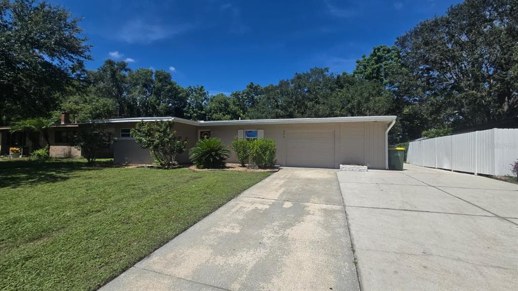 405 LOUIS STREET LEESBURG, FL 34748