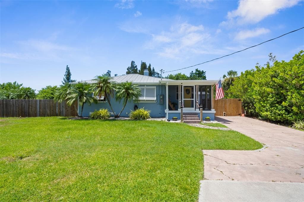 219 DARST AVENUE PUNTA GORDA, FL 33950
