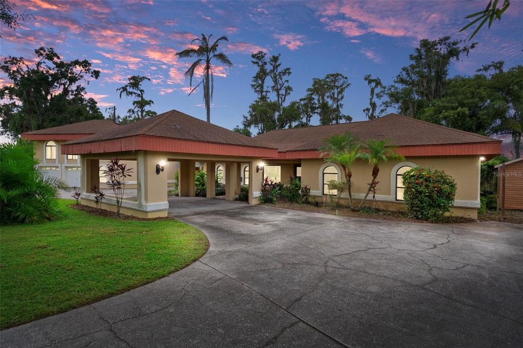 228 LAKESIDE DRIVE