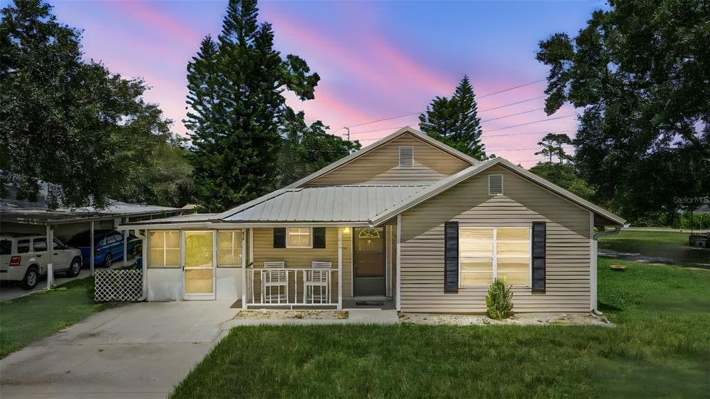 677 E WARNER STREET GROVELAND, FL 34736
