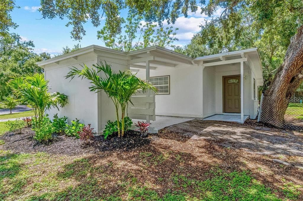 1372 MARY L ROAD CLEARWATER, FL 33755