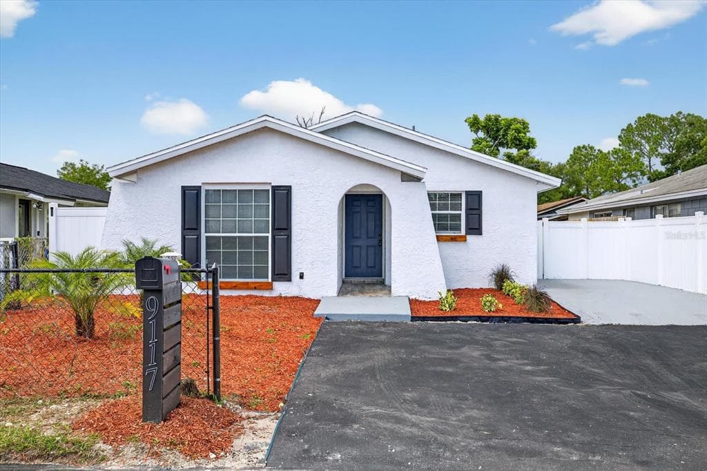 9117 SANDCROFT COURT TAMPA, FL 33615