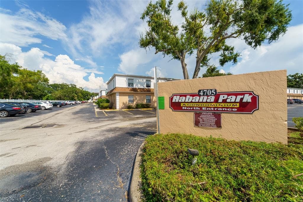 4708 CHRISTA COURT UNIT 301 TAMPA, FL 33614