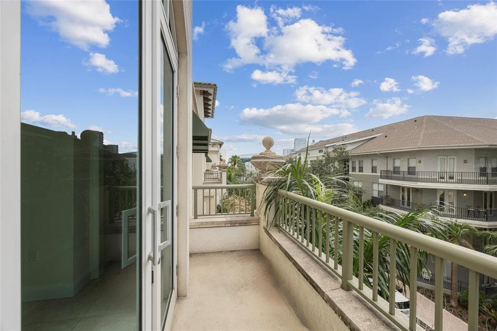 450 KNIGHTS RUN AVENUE UNIT 407 TAMPA, FL 33602