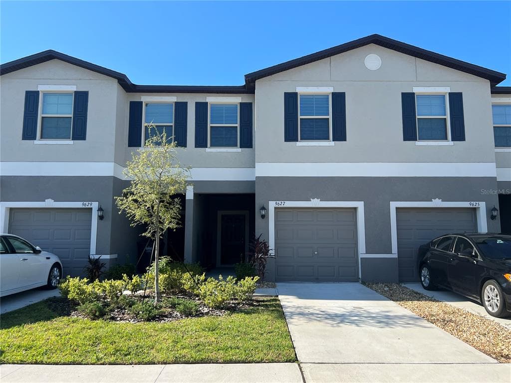 9627 PEMBROOKE PINES DRIVE SUN CITY CENTER, FL 33573