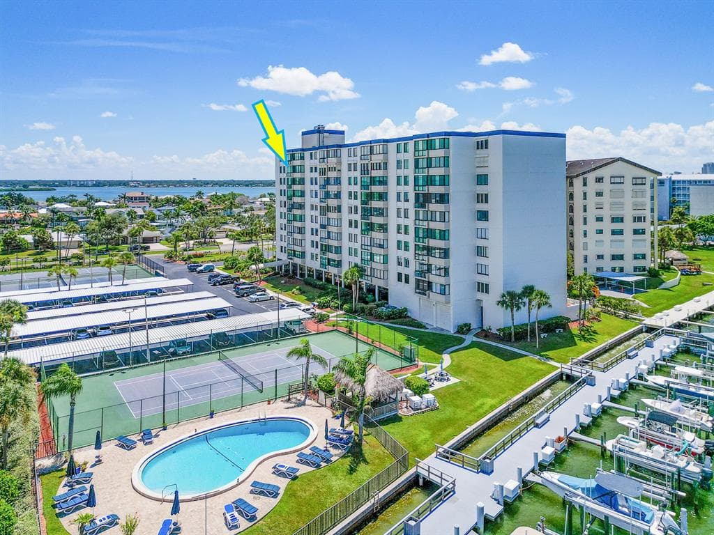 660 ISLAND WAY UNIT 901 CLEARWATER BEACH, FL 33767