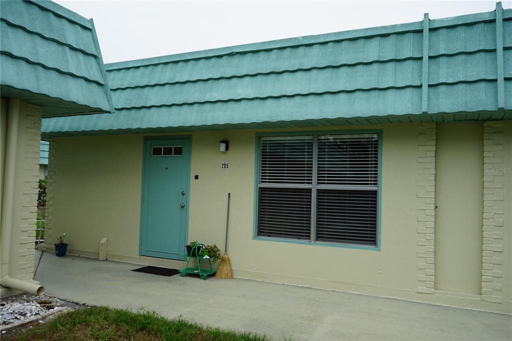 101 CAMBRIDGE TRAIL UNIT 205 SUN CITY CENTER, FL 33573