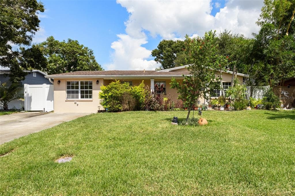 8915 59TH WAY N PINELLAS PARK, FL 33782