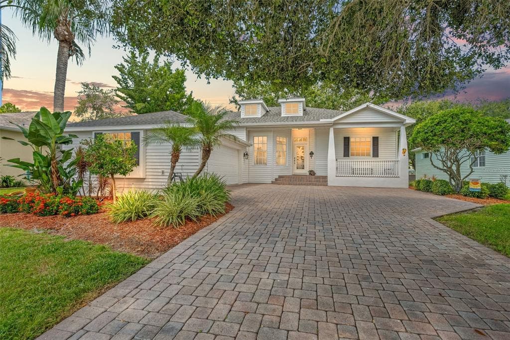 2820 SWAN CIRCLE DUNEDIN, FL 34698