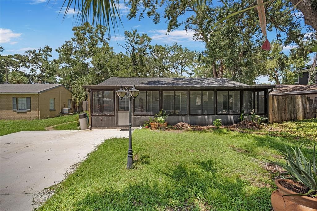 4715 W KNIGHTS AVENUE TAMPA, FL 33611