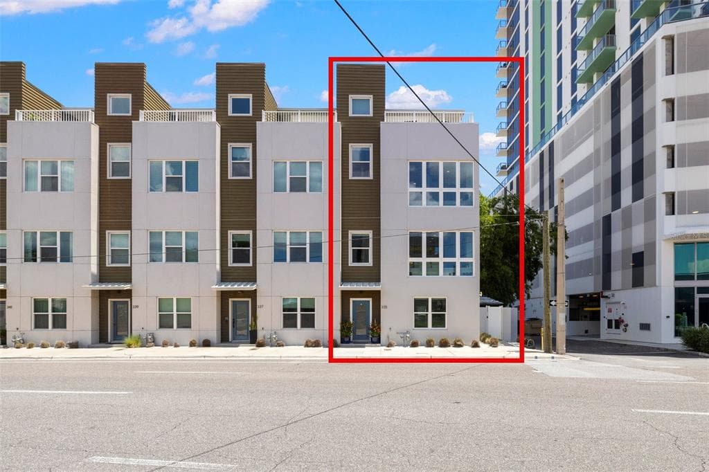335 8TH STREET N ST PETERSBURG, FL 33701