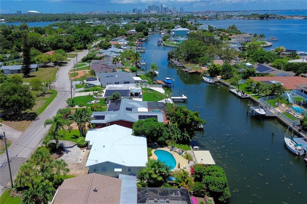 3790 BEACH DRIVE SE ST PETERSBURG, FL 33705