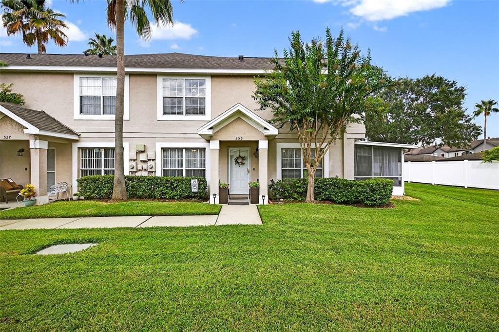 559 KENSINGTON LAKE CIRCLE BRANDON, FL 33511