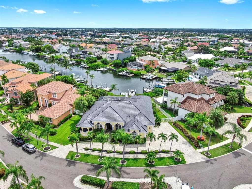 914 CAPRICCIO LANE APOLLO BEACH, FL 33572