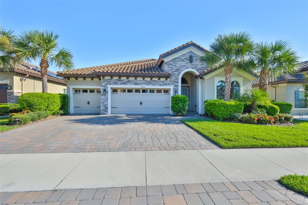 21733 PRISTINE LAKE BOULEVARD LAND O LAKES, FL 34637