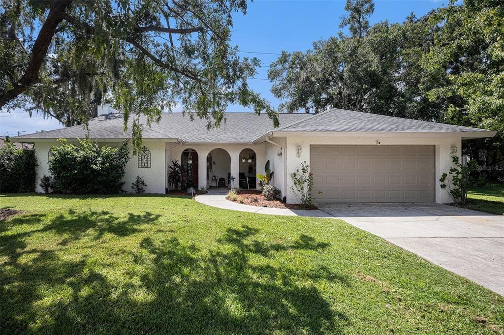 1411 OAKWOOD LANE PLANT CITY, FL 33563