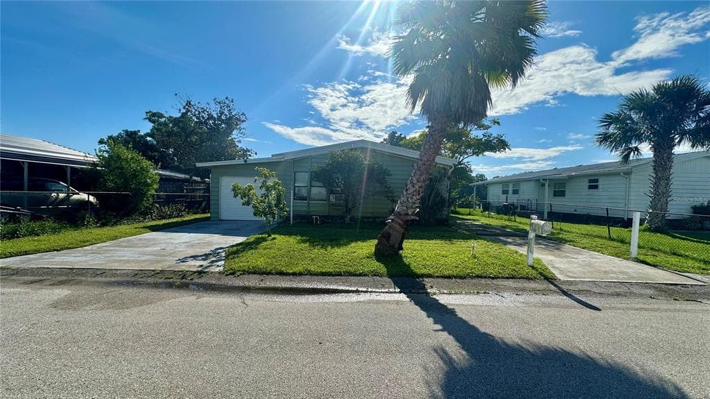 424 LEISURE PLACE LAKELAND, FL 33801