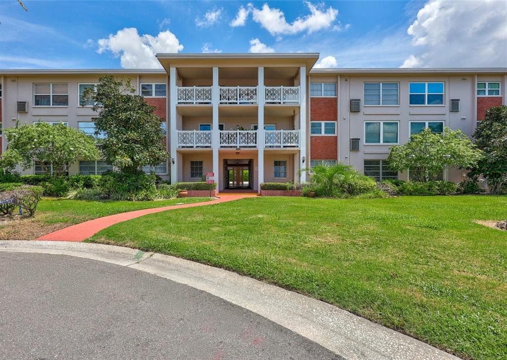 3125 36TH STREET N UNIT 208 ST PETERSBURG, FL 33713