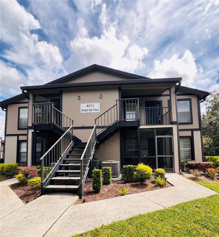 4013 DREAM OAK PLACE UNIT 201 TAMPA, FL 33613
