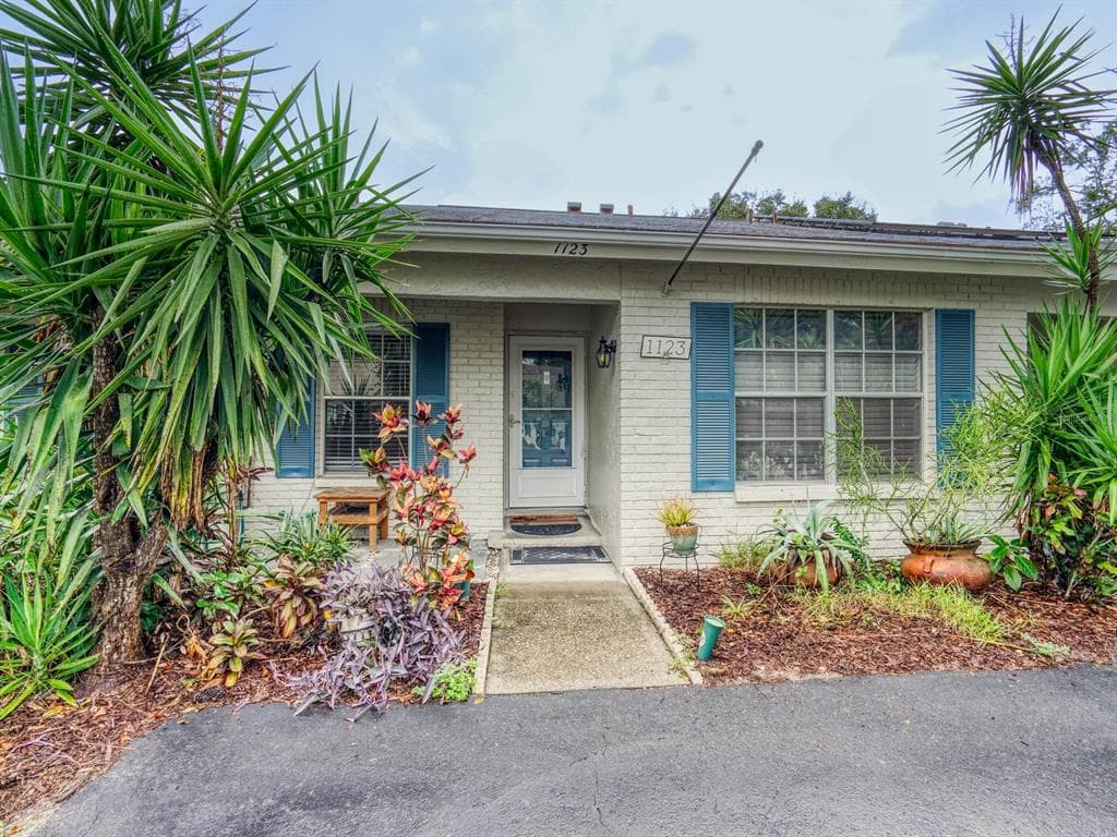 1123 THAYER STREET SAFETY HARBOR, FL 34695