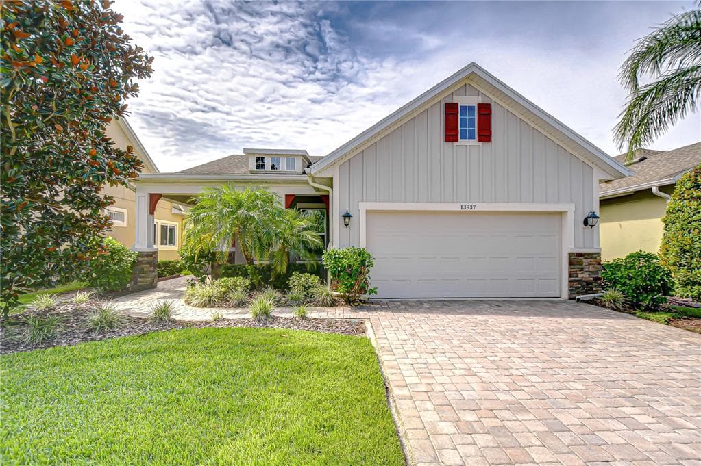 13937 SWALLOW HILL DRIVE LITHIA, FL 33547