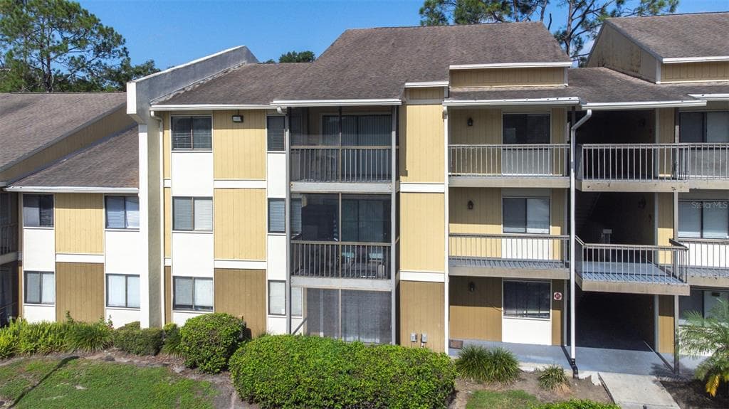 13287 ARBOR POINTE CIRCLE UNIT 302 TAMPA, FL 33617