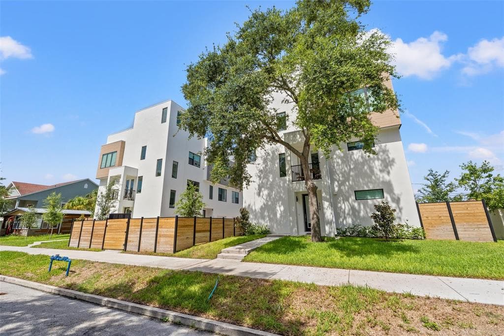 320 15TH STREET N ST PETERSBURG, FL 33705