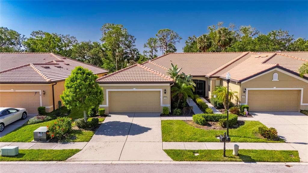 402 SENECA FALLS DRIVE APOLLO BEACH, FL 33572