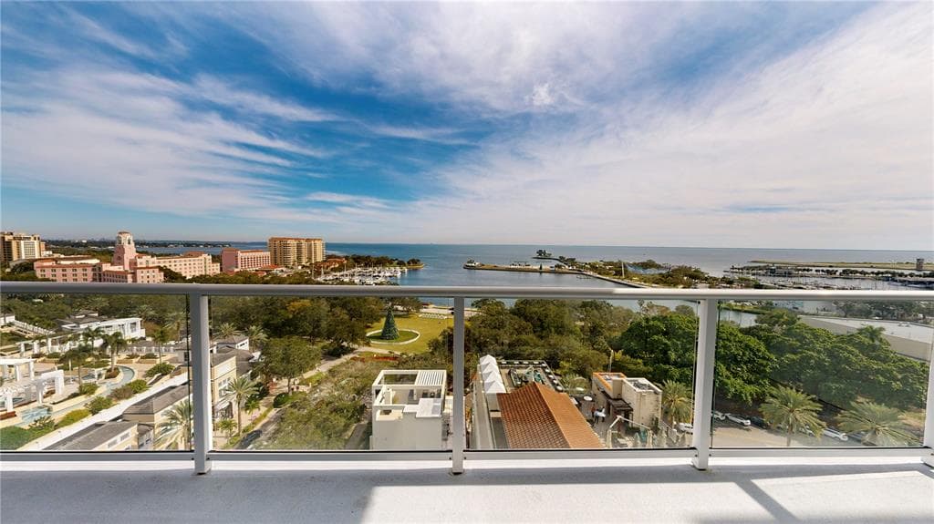 176 4TH AVENUE NE UNIT 1201 ST PETERSBURG, FL 33701