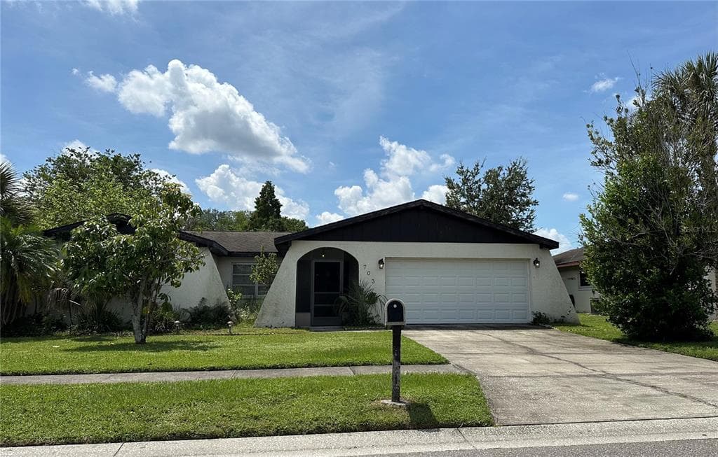 703 SAILFISH DRIVE BRANDON, FL 33511