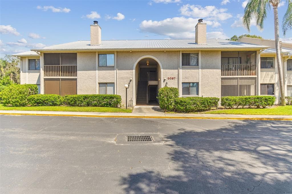 2087 HUNTERS GLEN DRIVE UNIT 128 DUNEDIN, FL 34698