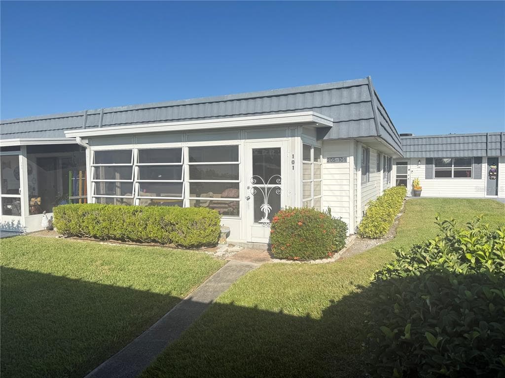 205 ANDOVER PLACE N UNIT 101 SUN CITY CENTER, FL 33573