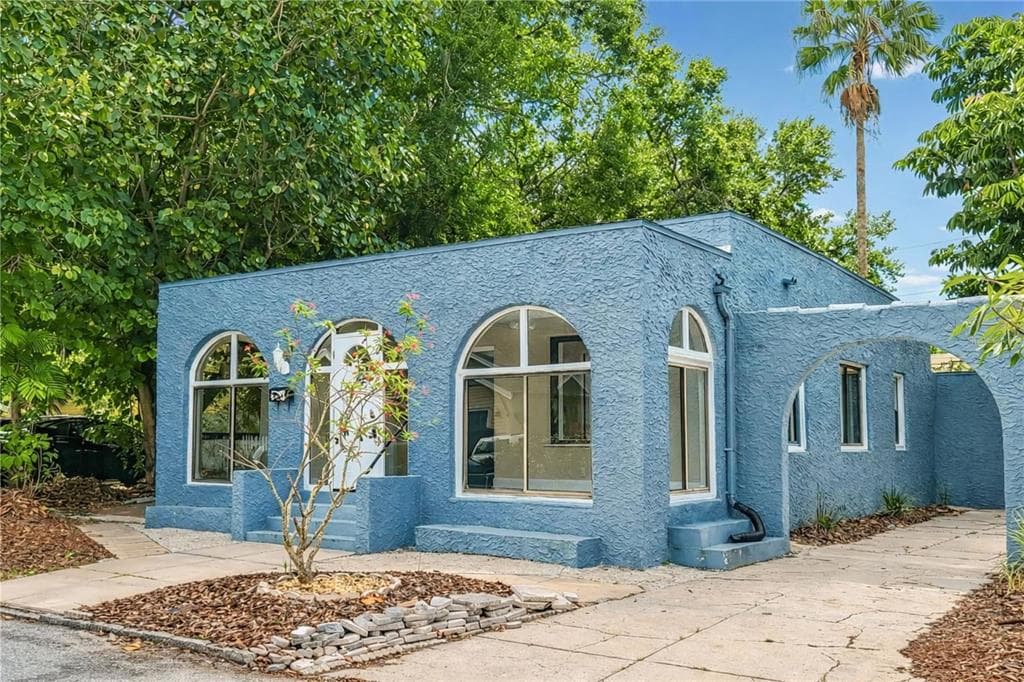 526 KIRKWOOD TERRACE N ST PETERSBURG, FL 33701