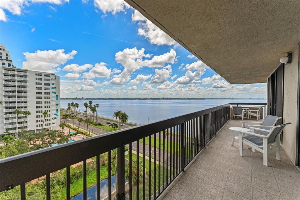 2413 BAYSHORE BOULEVARD UNIT 805 TAMPA, FL 33629