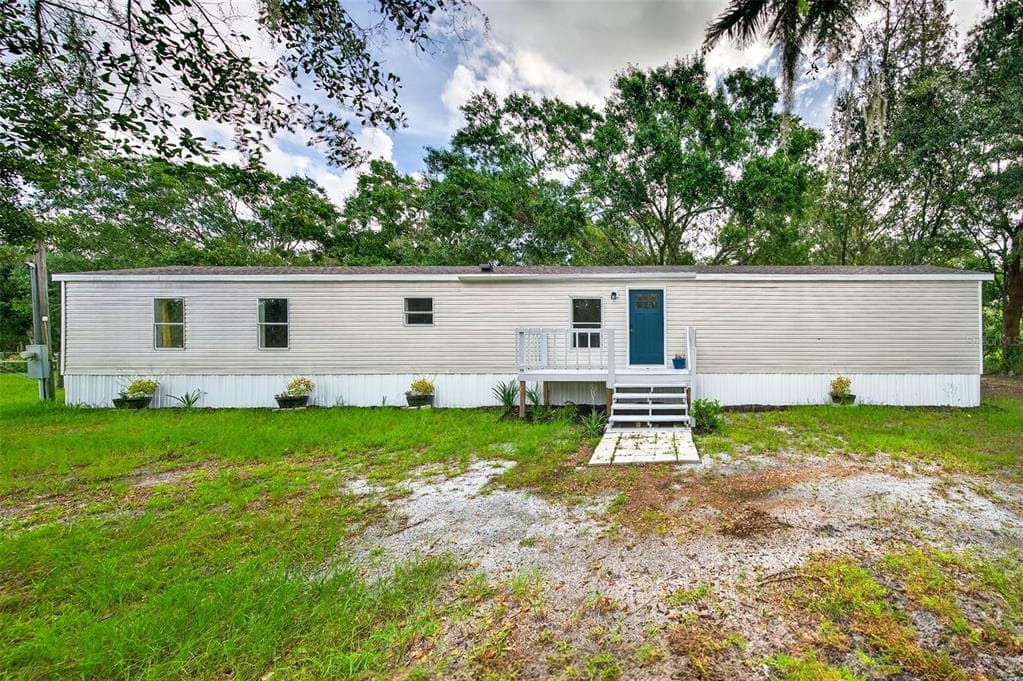 1321 MCCLELLAN ROAD FROSTPROOF, FL 33843