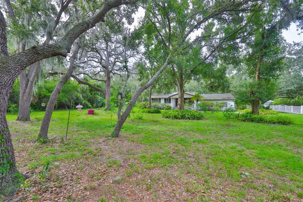 7515 ANNA AVENUE GIBSONTON, FL 33534