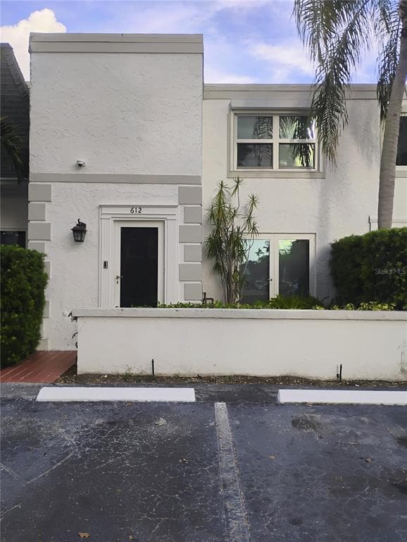 612 NE 27TH AVENUE HALLANDALE BEACH, FL 33009