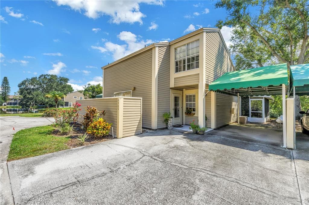 6905 LAKE PLACE COURT TAMPA, FL 33634