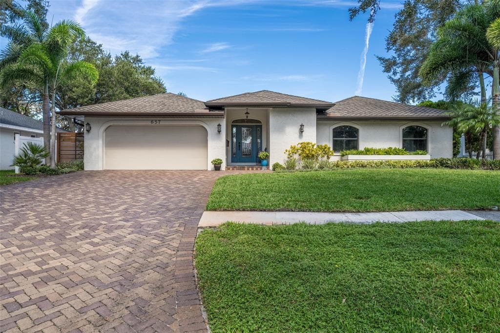 657 RIVIERA BAY DRIVE NE ST PETERSBURG, FL 33702