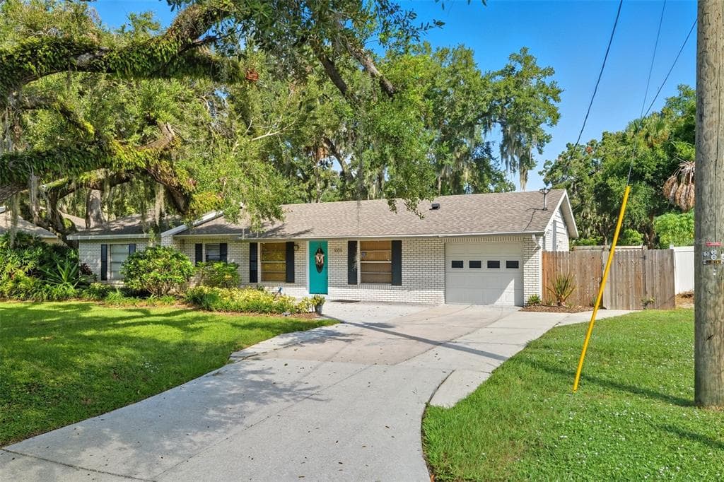 1005 SCHUYLKILL STREET KISSIMMEE, FL 34744